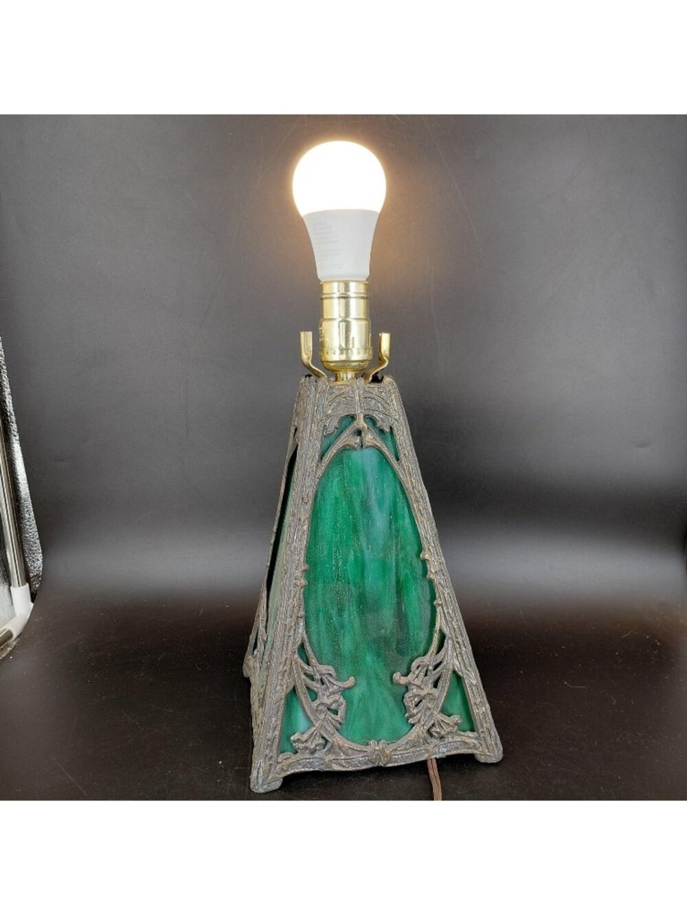 Vintage Green Slag Glass Art Nouveau Table Lamp Double Light Pyramid Metal WORKS